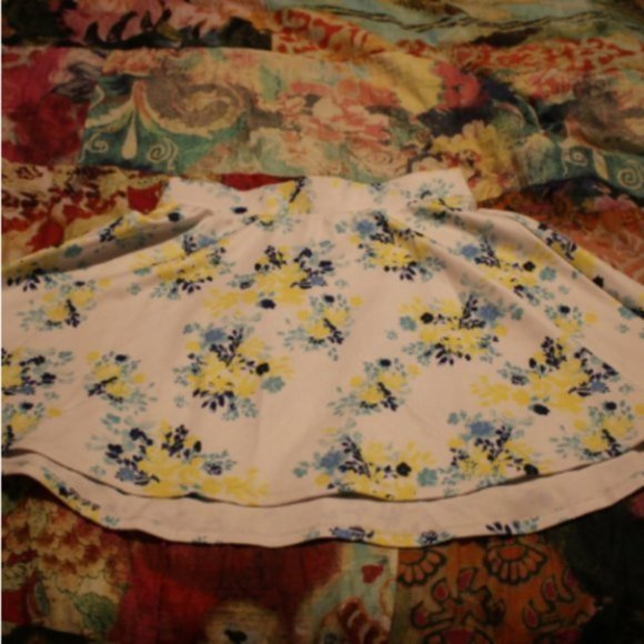 Torrid White Blue Floral Scuba Skater Skir… - Picture 2 of 8